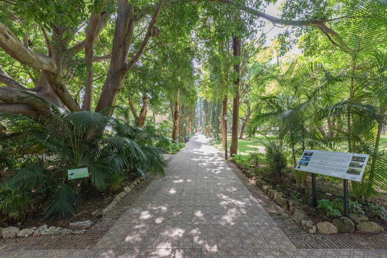 Marbella Suites Apartemen